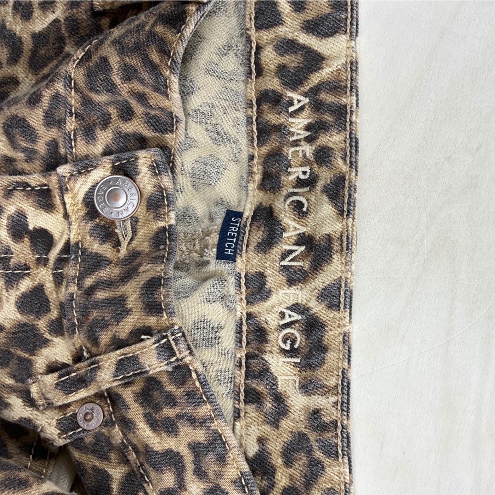 American Eagle Leopard Print Wide Leg Jeans Brown Tan Animal Print Size 6 Reg - Picture 2 of 4